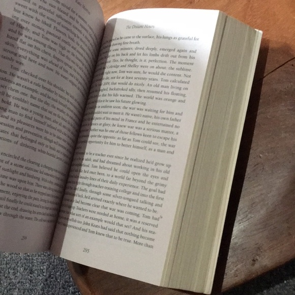 The distant hours by Kate Morton book novel - Picture 7 of 7